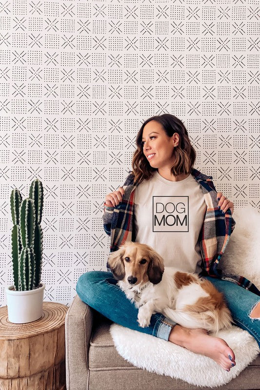 Dog Mom Tee in Cream